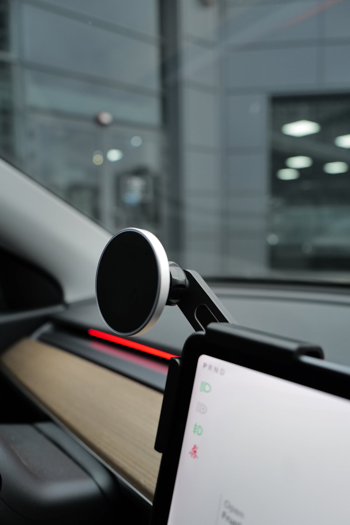 QuietGuard™ MagSafe Phone Holder