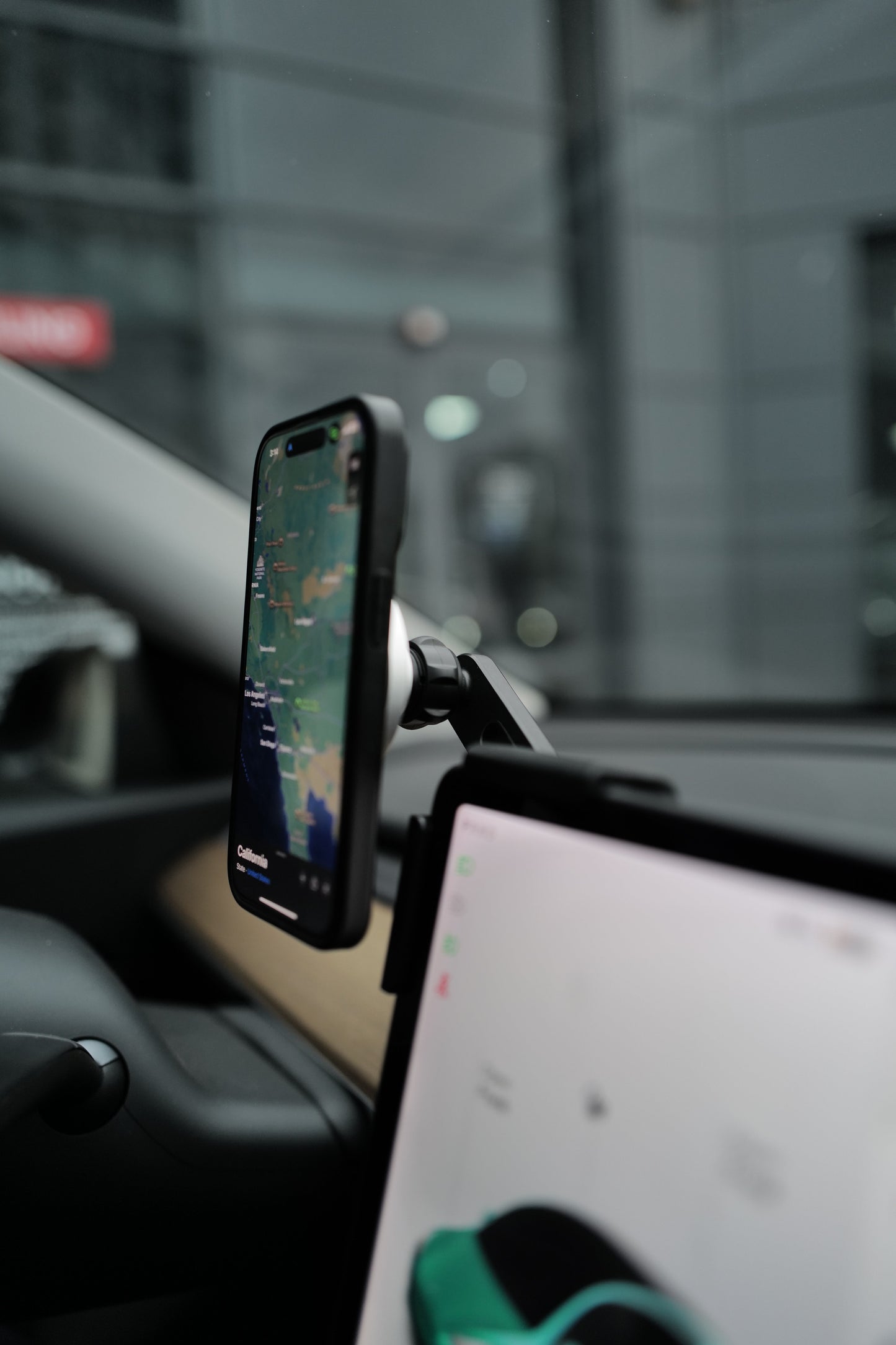 QuietGuard™ MagSafe Phone Holder